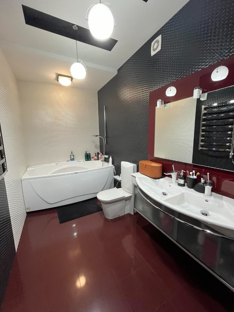 продажа трехкомнатной квартиры номер A-173266 в Приморском районе, фото номер 25